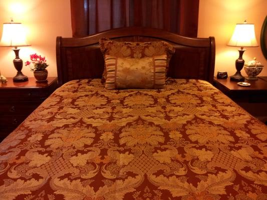 Woodland Suite- (queen bed) Escape to the second floor.This room opens to a private terrace overlooking the forest of trees.