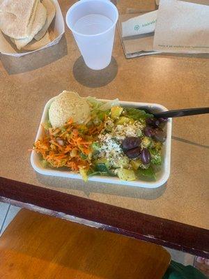 Salad bowl with roasted veggies.