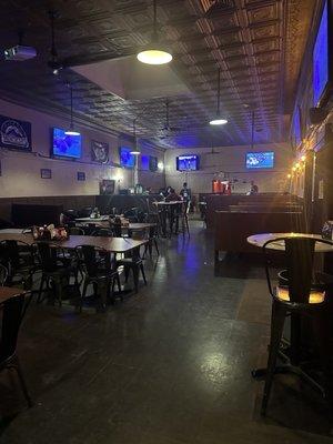 Jordinellis Sports Bar & Restaurant