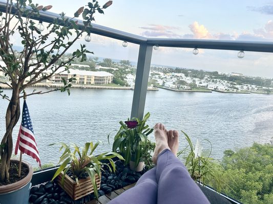 It's the view... w/un cafecito hecho con amor, a great book, & a slice of warm coffee cake to end the Sunday vibe in such peace. :))))