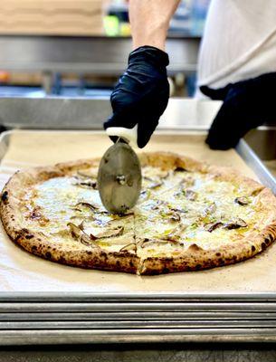 Shiitake mushrooms, fresh spring onions, fresh garlic, fresh buffalo mozzarella, traditional mozzarella and truffle oil (no sauce).