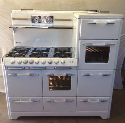 O'Keefe & Merritt Aristocrat (akaTown & Country) 5850R!
3 baking oven conversion!