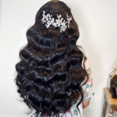 Volume hollywood waves using clip in extensions