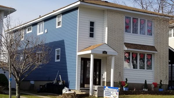 Color your world Regatta Blue sides vinyl siding with white corners & Shake Staggered  Front