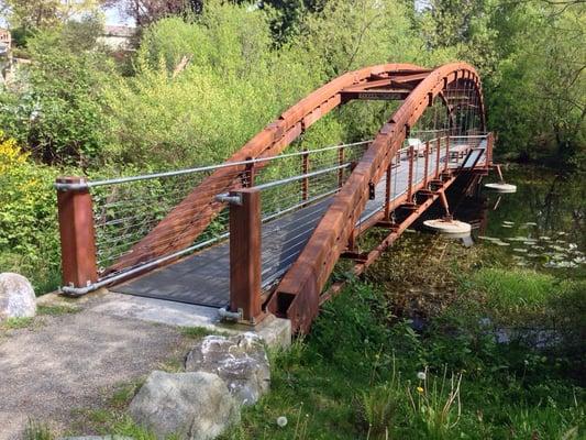 Awesome floating bridge