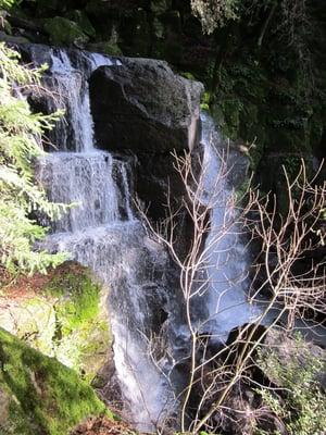 side view of Linda Falls