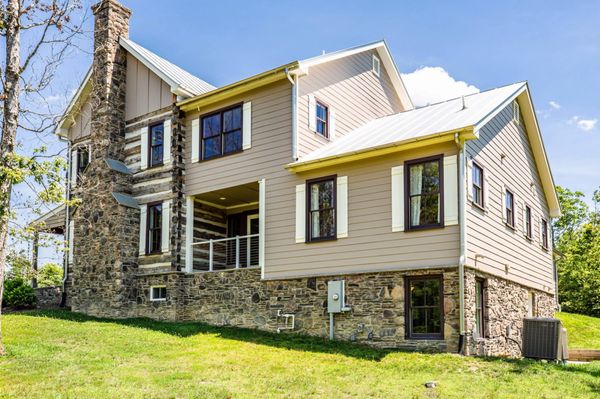 Custom log cabin home built in Charlottesville, VA in Murphy's Creek