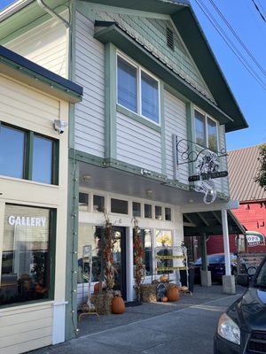 The mermaid beauty lounge entrance in Laconner Wa