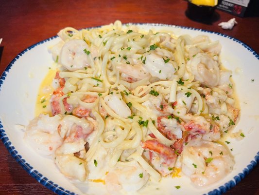 Liqu Crab Linguini Alfredo w/ crab and shrimp.