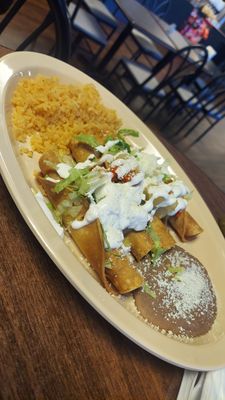 Flautas tacos dorados