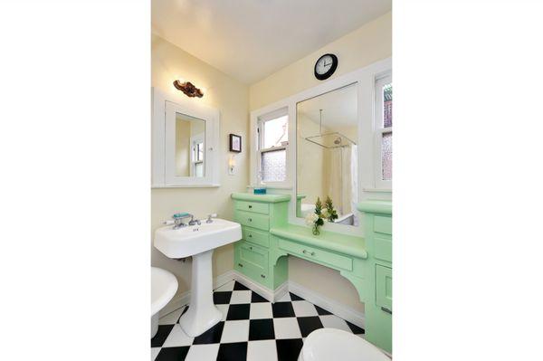 Matthew Morgus Listing: Bathroom