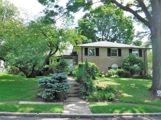 166 Regency Circle, Bala Cynwyd
 Brick multi level in Bala Cynwyd, 4 bedrooms, 2.5 baths in desirable location .