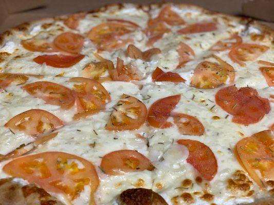 White pizza with tomato & onion