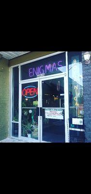 ENIGMAS BOTANICA front door, look for our purple lights!