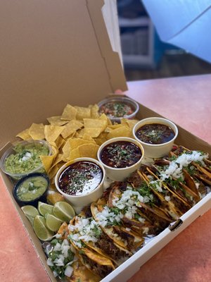 Family Birria Box
12 beef birria tacos