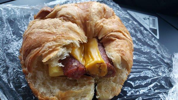 Excellent sausage croissant. Very fresh!