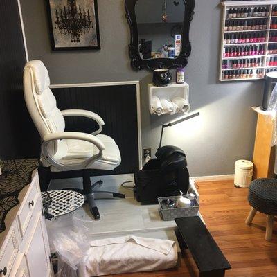 Manicure/pedicure station