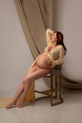 In-Studio Maternity Photoshoot - Neutral Tones