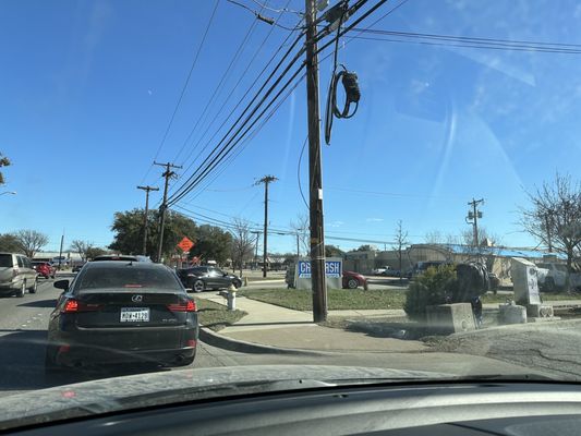 Long line to get into the car wash, the queue is out on Arapaho Rd.