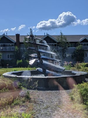 Sculptural fountain on the hotel grounds