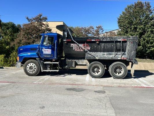 Dump Trucks, tandems, for rent