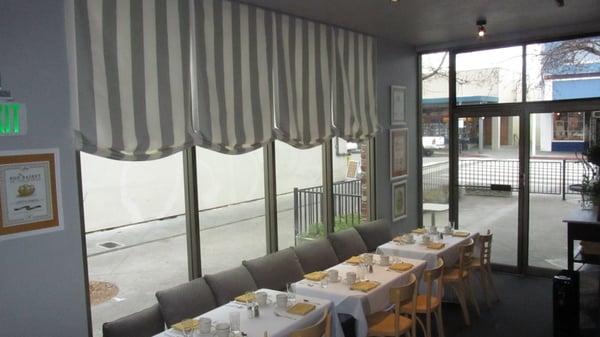 Relaxed London shade valance at Topsy's Kitchen on Kentucky Street, Petaluma