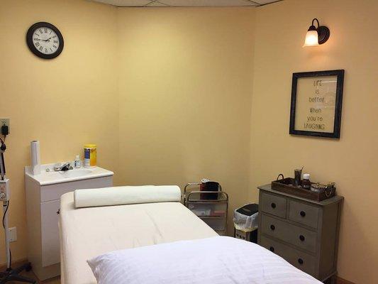 Harmony Acupuncture and Wellness treatment room 1