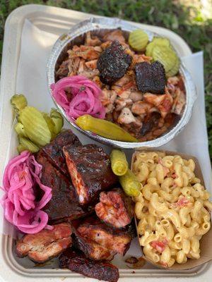 Cornbread bowl, mac n cheese, rib tips, pickled veggies