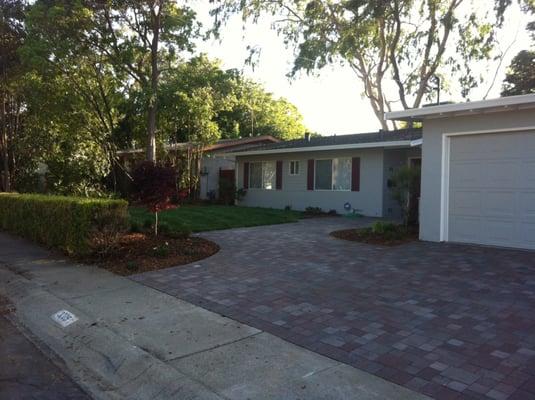 Frontyard w/driveway complete