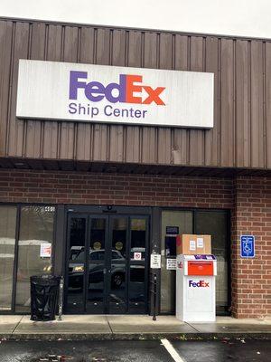 FedEx Ship Center