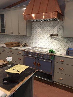 This is arabesque pearl. So understated to allow the feature stove and copper hood to shine. I love the look!