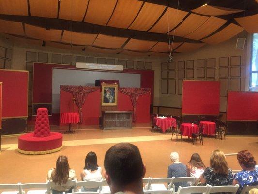 The stage is set for Offenbach - opera performances by Chapman Music students