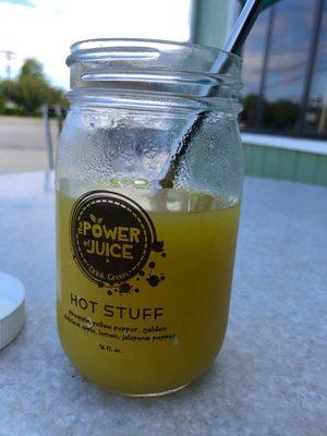 "Hot Stuff" (pineapple, yellow pepper, golden delicious apple, lemon, jalapeño pepper)