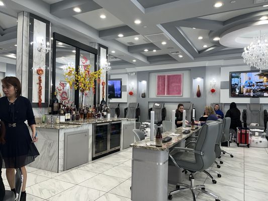 The inside of the nail bar