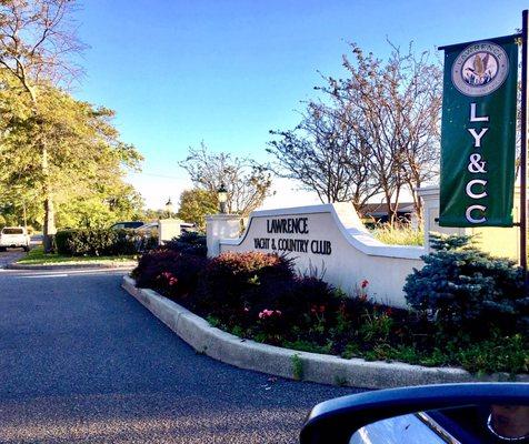 Beautiful entrance to a fantastic scenic country club!