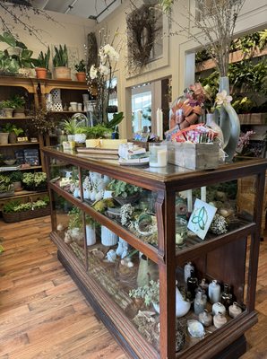 Charming garden shoppe for your horticultural gifts