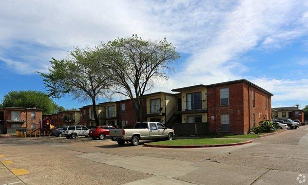 Comfort and functionality combine to create your new home at La Estancia Apartments in charming Houston, Texas.