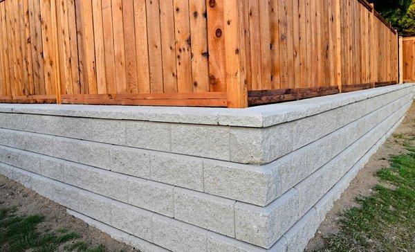 Segmental Block Retaining Wall With Fence