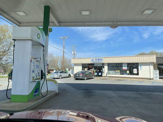 BP HomeRun Markets (gas station and convenience store)