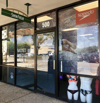 Storefront in Brodie Oaks Center near Hobby Lobby & Sally Beauty.