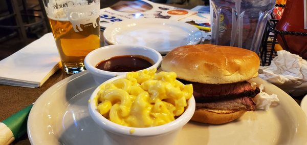 Beef brisket sandwich with Mac n Cheese