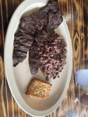 Carne Asada con gallo pinto y queso frito