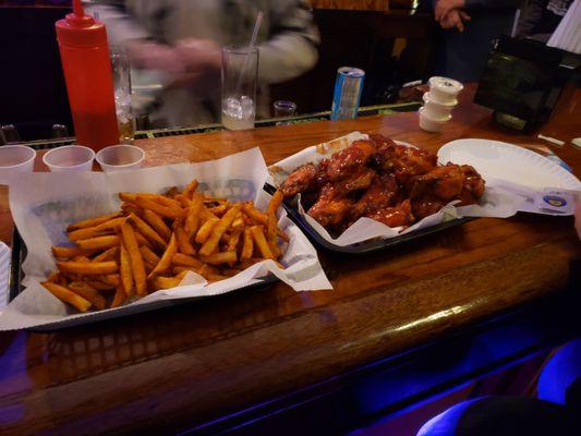 They have the best wings in ct.  I highly recommend their henny wings