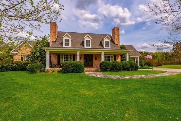 This gorgeous traditional home on 12 acres backs up to the S. Harpeth river.