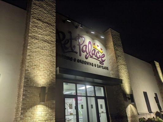 Pet Palace, Charlotte