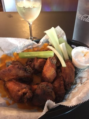 10 piece wings with Blue Cheese on the side. I love good Blue Cheese and theirs was good!