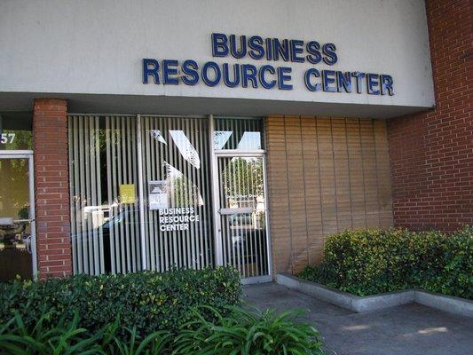 Your Local Business Resource Center connected to the Paramount Chamber of Commerce.