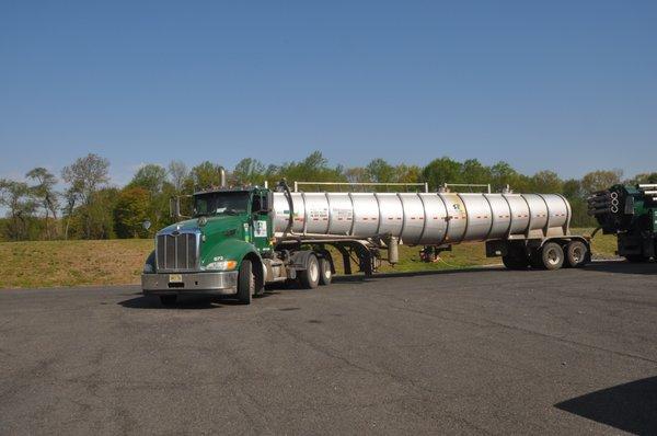 7,000 Gallon truck