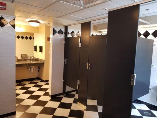 Ladies room has six stalls and 3 sinks. Paper towel or hand dryer. Very clean.