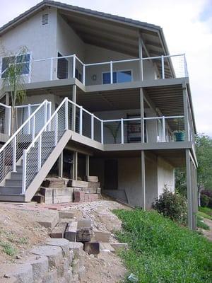 Multi level deck with cable rail